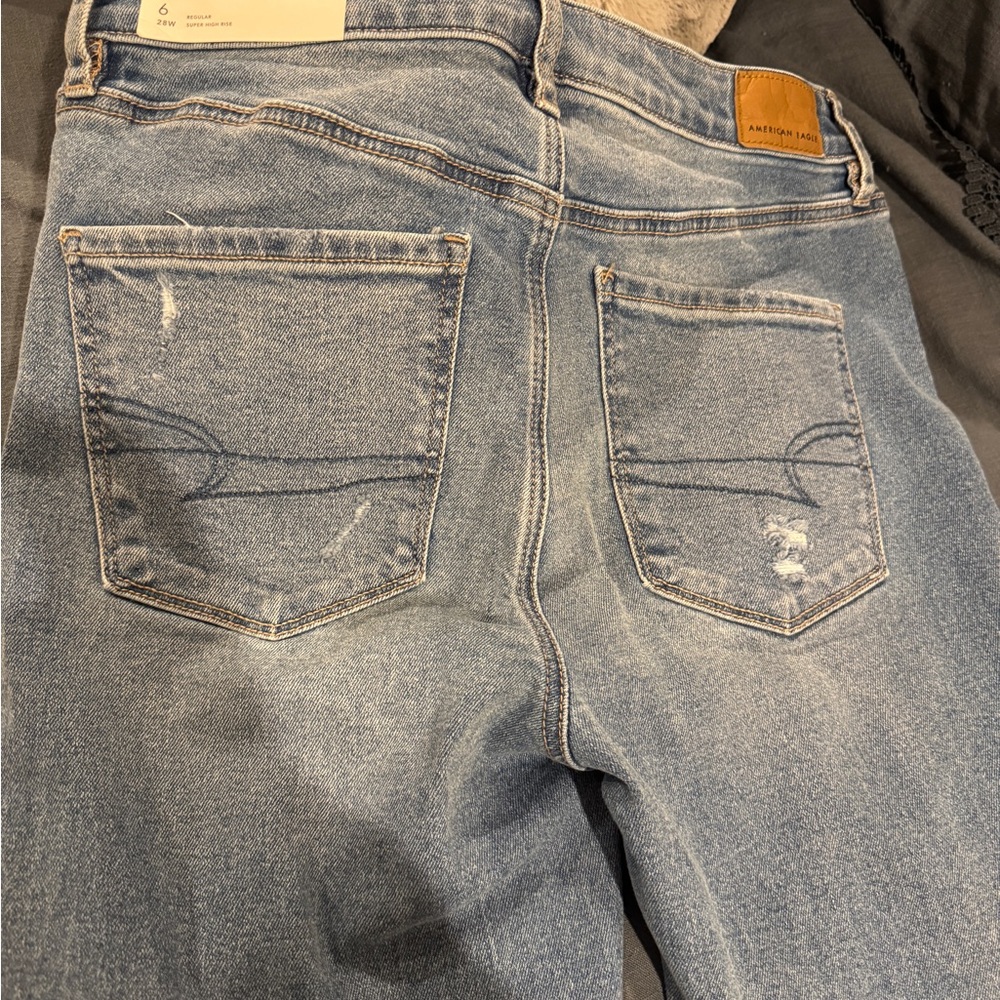 NWT- American Eagle Super High-Rise Flair Classic Blue Women's Jeans -Size 6R - Picture 6 of 7
